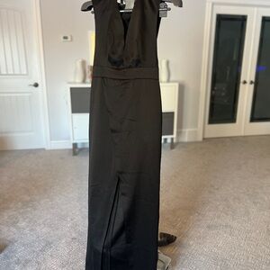Elegant Black Sleeveless Gown